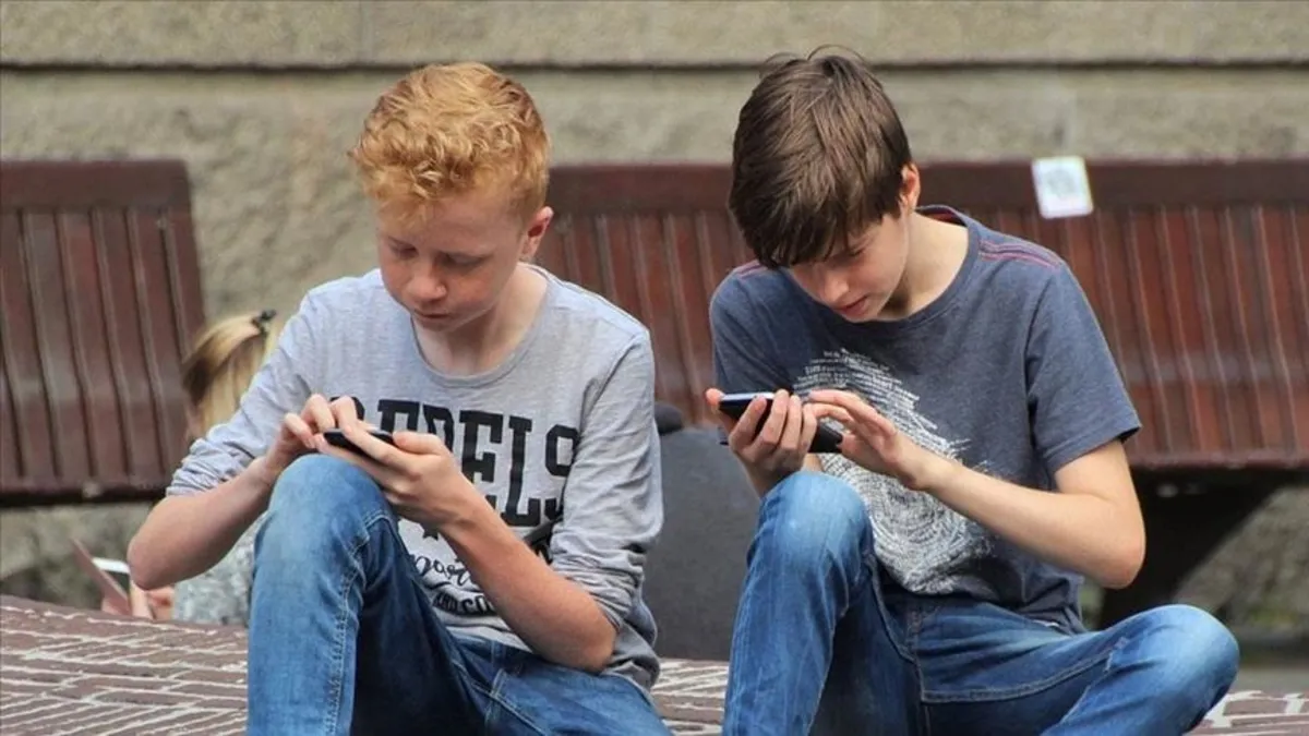 Los Angeles'ta devlet okullarında cep telefonu ve sosyal medya yasaklanacak