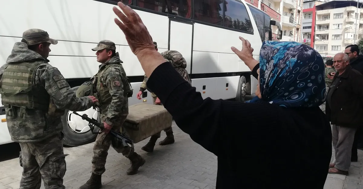 Komandolar sınıra indi! Vatandaş desteğe koştu... |Video