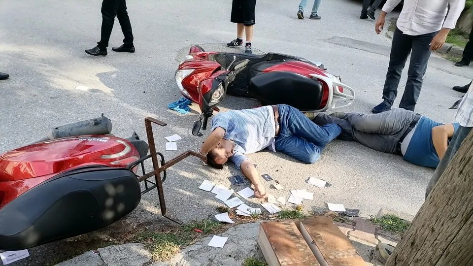 İki motosiklet kafa kafaya çarpıştı: 2 yaralı