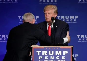 Trump, güvenlik gerekçesiyle kürsüden indirildi
