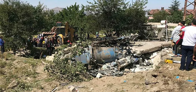 Son dakika: Kayseri'de iş makinası eve girdi!