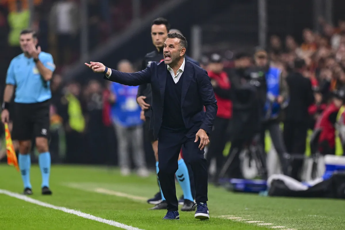 1793053905556.jpg Fenerbahçe derbisinde Okan Buruk (AA)