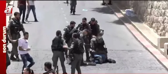 mescid-i-aksada-israil-zulmu-filistinli-muslumanlar-darp-edilerek-yaka-paca-gozaltina-alindi-1720175866983.jpg Mescid-i Aksa'da İsrail zulmü! Filistinli Müslümanlar darp edilerek yaka paça gözaltına alındı