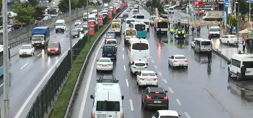 Pendik D-100 Karayolu'nda zincirleme kaza