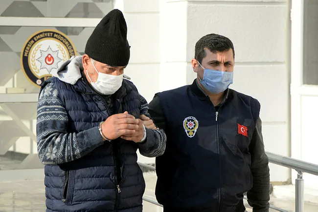 Mersin’de şoke eden görüntüler! Arkasından çarpıp telefonunu çaldı - 5