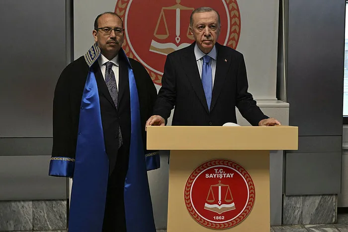 Başkan Erdoğan'dan İmamoğlu'na Roma turu eleştirisi: Milletin cebinden özel uçakla Roma turu yaptırılamaz - 4