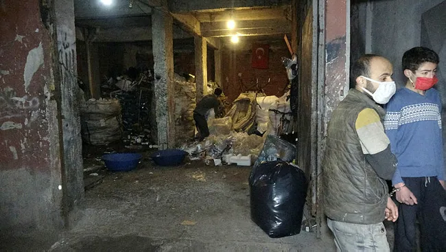 Bursa’da arkadaşlarının şaka için kelepçe taktığı kardeşleri polis kurtardı - 3