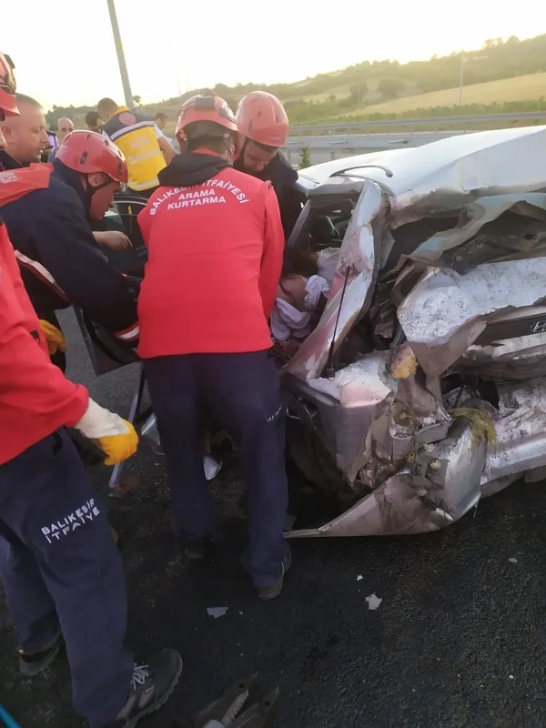 balikesirde-korkunc-kaza-5-kisi-oldu-2-kisi-yaralandi-1656918582107.jpg Balıkesir'de korkunç kaza! 5 kişi öldü, 2 kişi yaralandı - 4