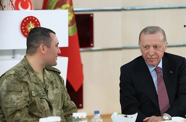 baskan-erdogan-askerler-ile-iftar-programinda-onemli-aciklamalar-sinir-otesi-harekat-mesaji-irak-ve-suriyede-y-1710792563734.jpg Başkan Erdoğan Askerler ile İftar Programı'nda önemli açıklamalar! Sınır ötesi harekat mesajı: Irak ve Suriye'de yarım kalan işi tamamlayacağız - 6