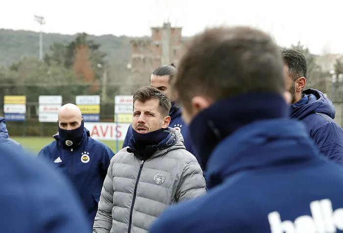 Emre Belözoğlu Fenerbahçe’nin başında ilk idmanına çıktı