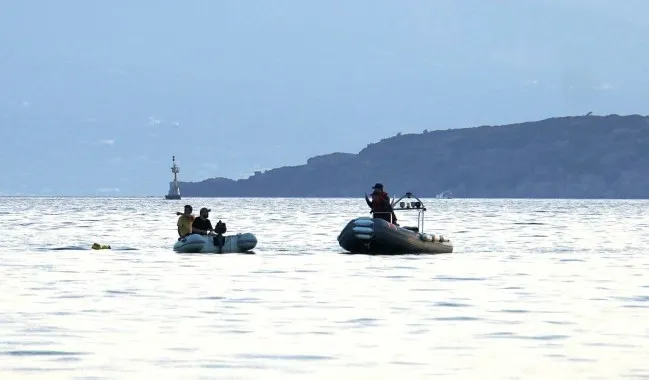 Muğla’da inanılmaz olay! Yasağa uymayıp, lastik botla denize açıldılar - 2