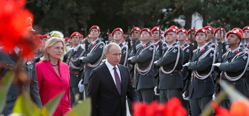Putin'i düğününe çağırdı! İstifası isteniyor