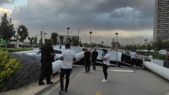 Denizli’de 5 dakikalık kum fırtınası yıktı geçti - 1