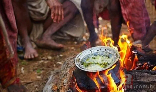 Yaklaşanı öldürüp etiyle besleniyorlar! Uçan cisimlere ok ve mızraklarla saldırdılar 🏹 İşte dünyanın en vahşi kabilesi 23