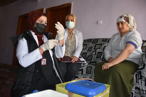 En çok aşı olan iller hangileri? İki doz aşıda oran yüzde 80'i geçti - 8