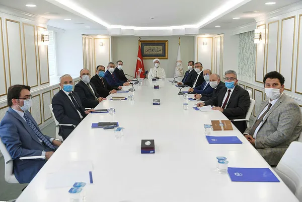 Son dakika: Diyanet İşleri Başkanı Ali Erbaş'tan Güney Kıbrıs'ta camiye saldırıya tepki - 1