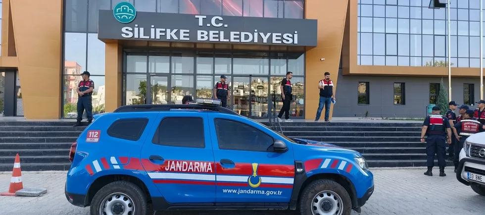 Silifke Belediyesi'ne operasyon! Belediye Başkanı Mustafa Turgut gözaltında - 4