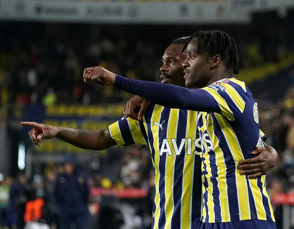 1671745418045.jpg Türkiye Kupası'nda Fenerbahçe-Galatasaray derbisi yaşanabilir! Gözler bugünkü kura çekiminde! ZTK son 16 heyecanı... - 4