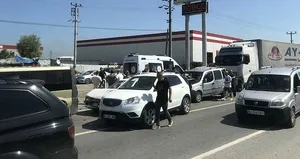 D-100’de zincirleme kaza! Trafik kilitlendi