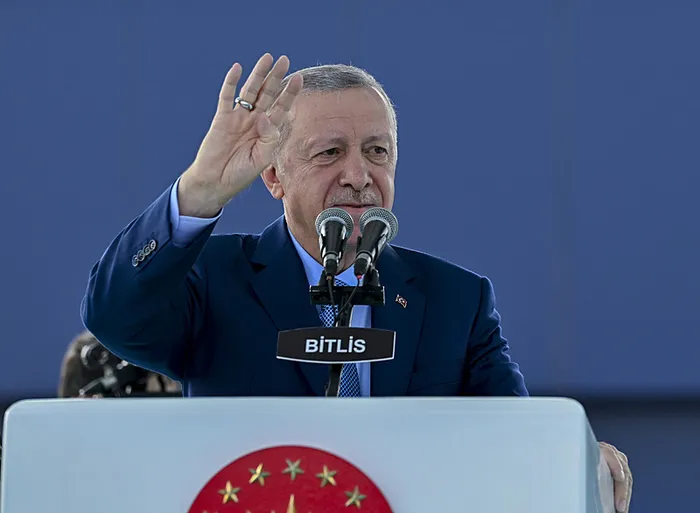 Başkan Erdoğan’dan Vaniköy’de kaçak yapıya izin veren İBB’ye sert tepki: İstanbul’un hazinesini para babalarına peşkeş çekiyorlar