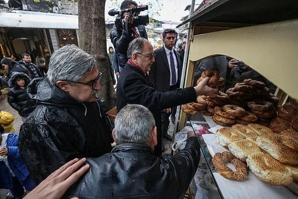 tum-hasarlar-bitinceye-kadar-ayrilmayacagiz-1706971236374.jpeg Çevre, Şehircilik ve İklim Değişikliği Bakanı Mehmet Özhaseki A Haber’e konuştu: "15-20 bin konutu teslim edeceğiz" - 8