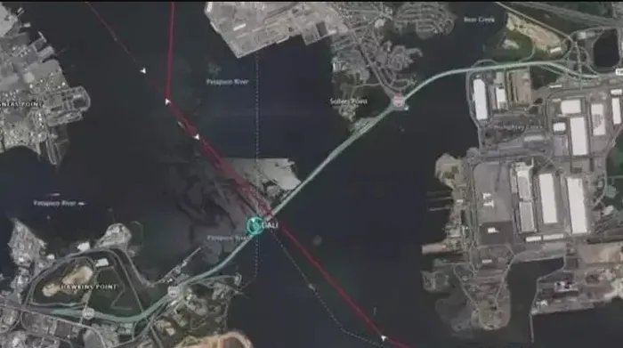 ABD’de gemi üzerinde trafik olan köprüye çarpıp yıktı! İşte Francis Scott Key Köprüsü’nün yıkılma anı...