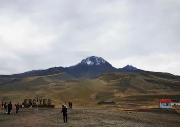 Erciyes yeniden beyaza büründü