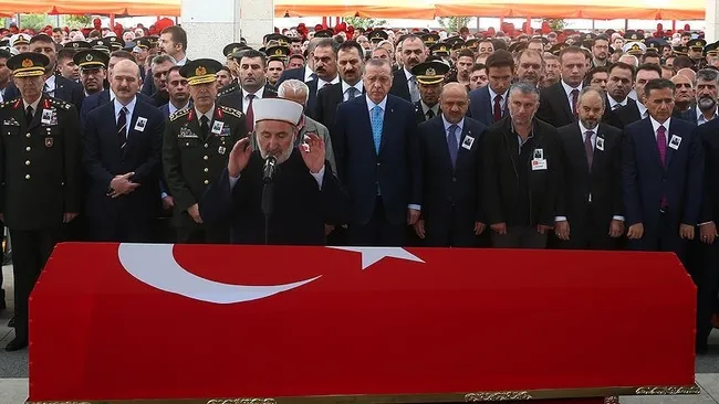 Şehit Yüzbaşı Murat Üçöz'ün intikamı alındı! Hakkari'de 4 PKK'lı öldürüldü - 2