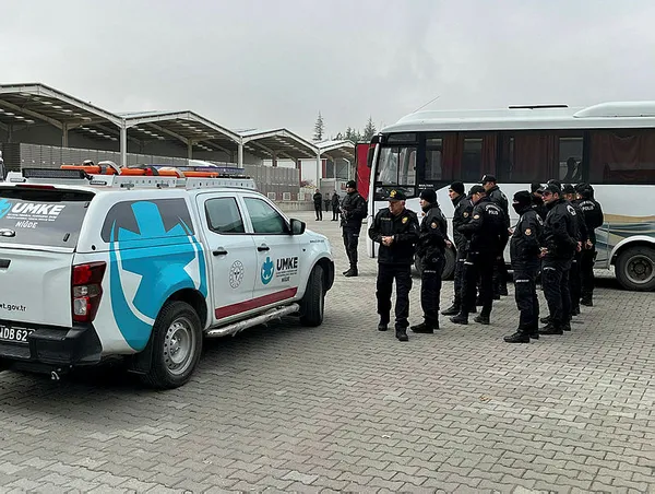 nigdedeki-gazoz-fabrikasinda-facia-isciler-icinde-kimyasal-olan-kazana-dustu-2-olu-1-agir-yarali-1702459129622.jpg Niğde'deki gazoz fabrikasında facia! Temizledikleri kazanın içinde zehirlendiler! 2 ölü 1 ağır yaralı... - 3