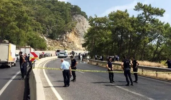 Antalya’da askeri hain araca saldırı!