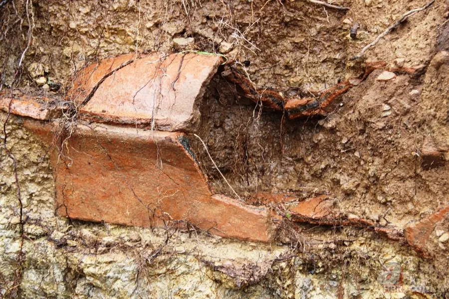 Bodrum'da "lahit mezar" selle ortaya çıktı 12