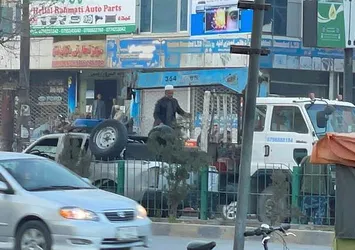 Kabil'de Taliban aracına bombalı saldırı!