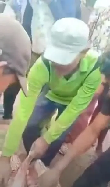 Timsahın karnından insan çıktı! Kan donduran anlar böyle görüntülendi...