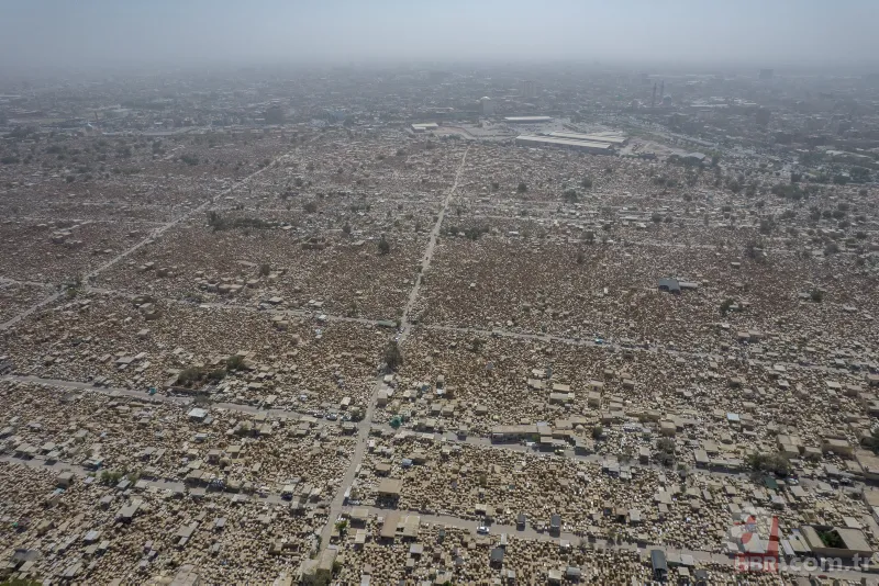 Dünyanın en büyük mezarlığı! Kurban Bayramı'nda böyle görüntülendi 23