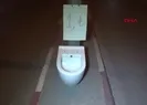 Aydınlatma direğine takılan klozet şaşkınlık yarattı