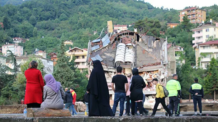 Kastamonu’ndaki sel felaketinin mağdurları dün geceyi unutamıyor: Önümüzdeki evler uçarken biz birbirimize sarılarak ağladık