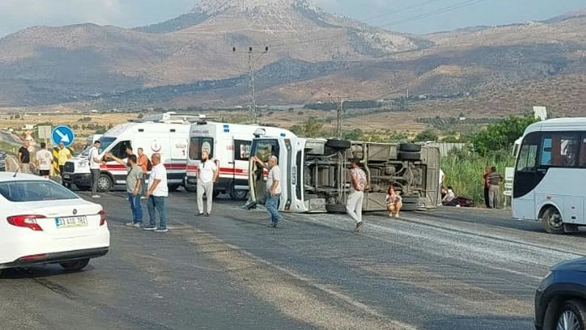 Karşı şeride geçen işçi otobüsü dehşet saçtı! Mersin'de zincirleme kaza: 2 ölü, 35 yaralı