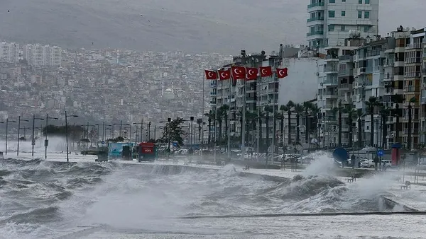 son-dakika-izmir-valiliginden-firtina-uyarisi-1670616993836.jpg Son dakika: İzmir Valiliğinden fırtına uyarısı - 3