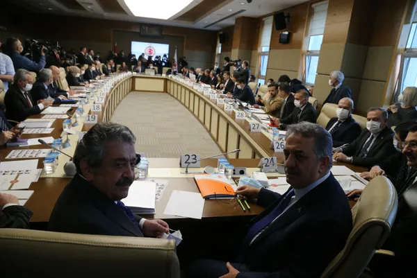 Seçim kanun teklifi TBMM Anayasa Komisyonunda kabul edildi! Seçim barajı düşüyor