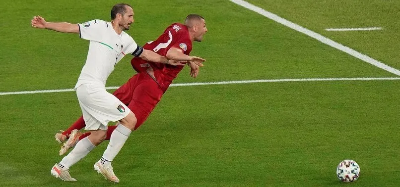 Türkiye-İtalya maçında gözler hakeme döndü! İşte Millilerimizin penaltı beklediği pozisyon