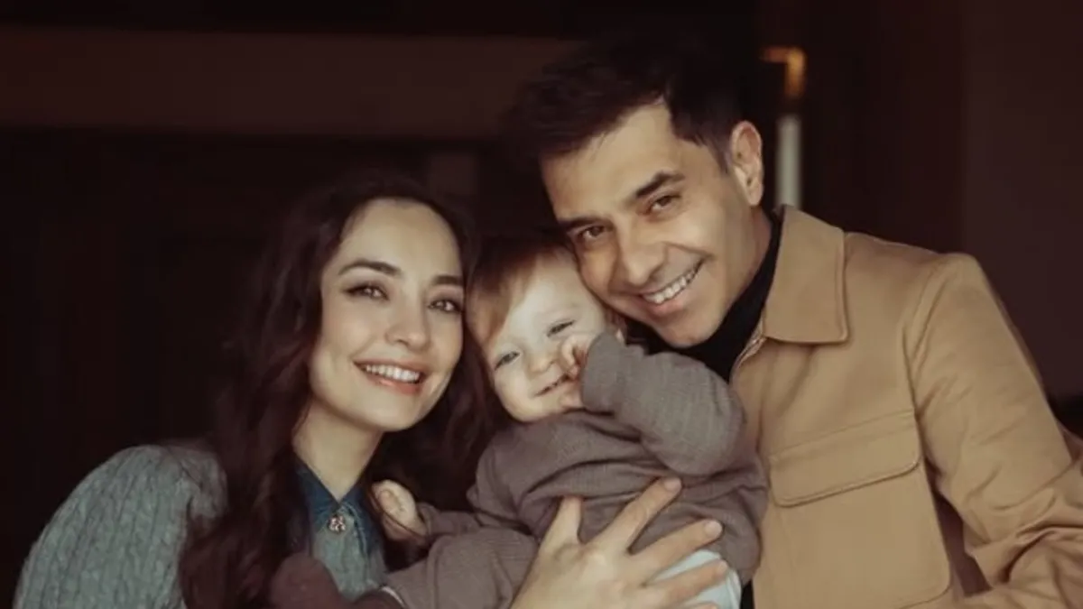 Cansel Elçin'den eğlenceli paylaşım: Oğlu Atlas ilk adımını attı