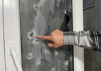 Çocukları uyurken evi kurşunladılar