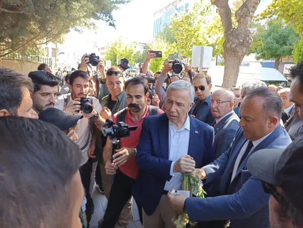 CHP’li Ankara Büyükşehir Belediye Başkanı Mansur Yavaş’tan Van’da Selahattin Demirtaş’a destek!