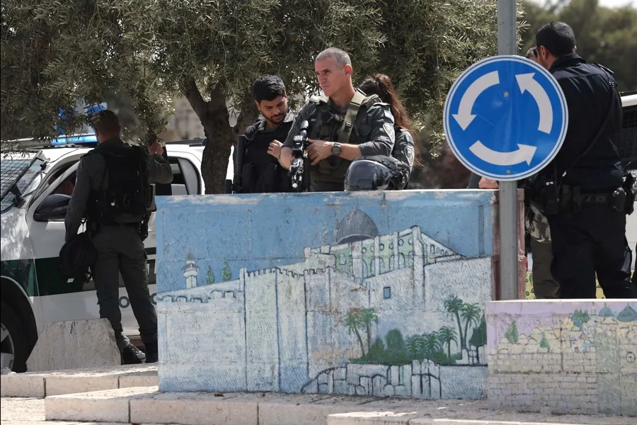 katil-israilin-kapattigi-mescid-i-aksa-41-gun-sonra-yeniden-acildi-1775705249039.jpg Mescid-i Aksa (AFP)