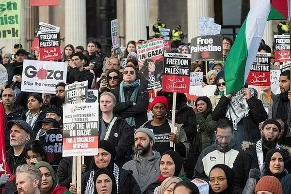 Binlerce İsrailliden Netanyahu’nun evinin önünde protesto! Tüm dünya Filistin için sokaklara döküldü