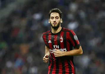 Hakan Çalhanoğlu'ndan sosyal medyayı sallayan Galatasaray paylaşımı