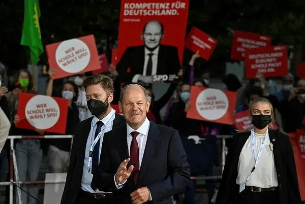 Almanya’nın başbakan adayı Olaf Scholz’dan çifte vatandaşlık sözü