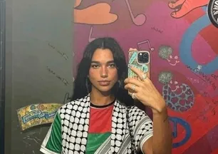 Ünlü şarkıcı Dua Lipa'dan zulme karşı dik duruş! İsrail destekçisi menajerini kapı dışarı etti 