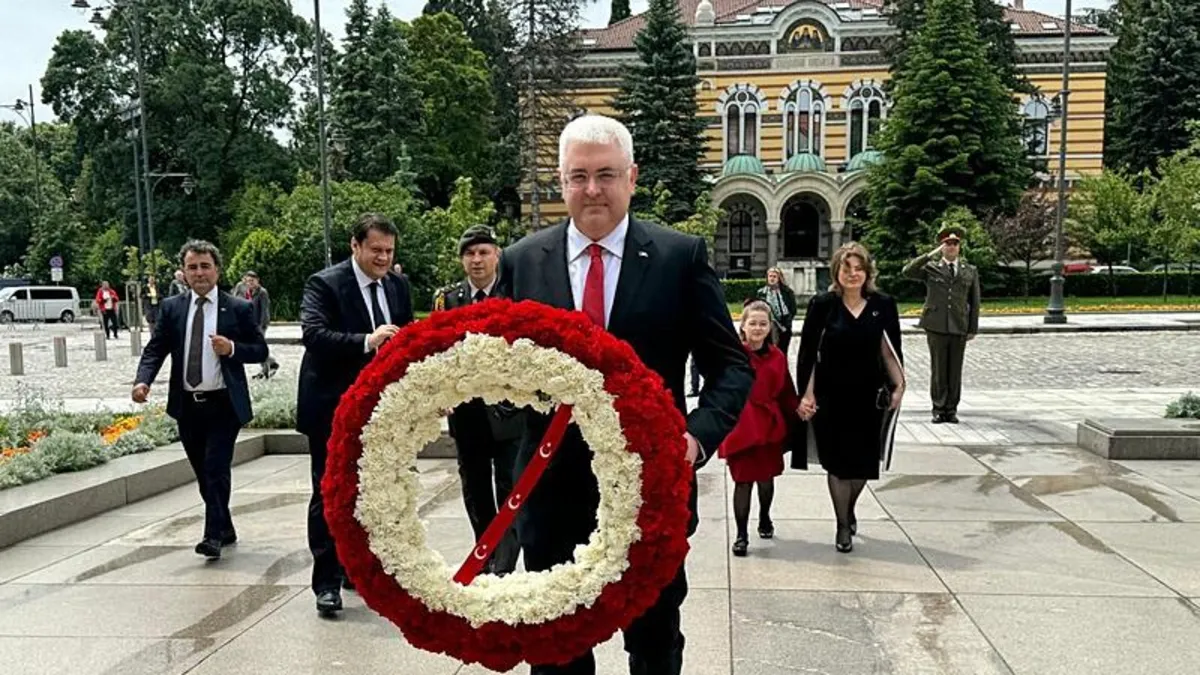 Türkiye'nin Sofya Büyükelçisi Uyanık'tan Radev'e güven mektubu! Büyükelçi Uyanık Cumhurbaşkanlığı binasına TOGG ile gitti