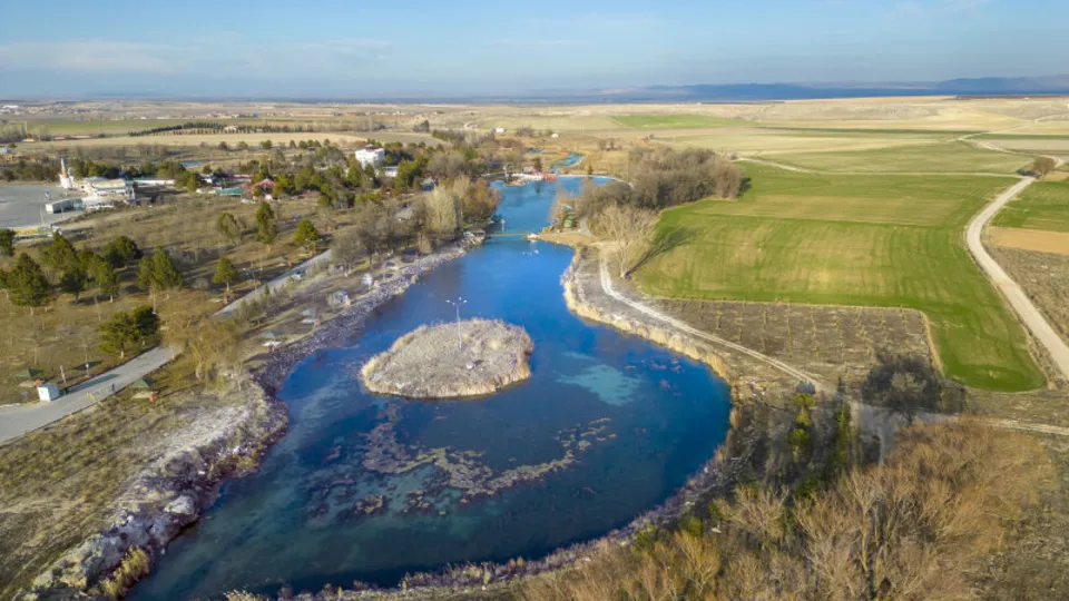 Bozkırın ortasında suyun altında! Sakarya Nehri'nin doğduğu bölge böyle görüntülendi